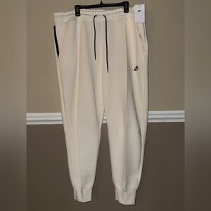 Nike Tech Fleece Women's Standard Fit Mid-Rise Sportwear Joggers Ivory - XXL